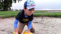 Toy Trucks for Kids - Tonka Construction Vehicles Digging in Mud - Dump Truck, Backhoe, Bulldozer-XqU9Ou