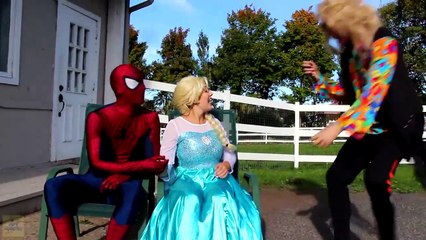 下载视频: Spiderman EVIL SURPRISE! w_ Frozen Elsa Maleficent Joker Girl Spidergirl Ariel! Superheroes IRL  -)-47MkA