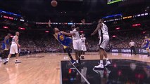 Stephen Curry rentre un circus shot dingue