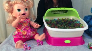 BABY ALIVE EATS ORBEEZ Cookie Monster vs Snackin' Sara doll Orbeez Challenge Surprise toys Bath Spa