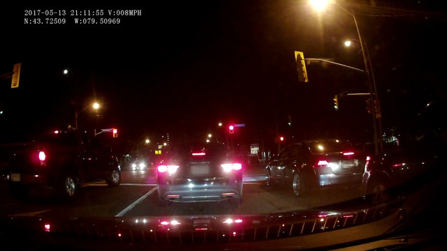 Cet automobiliste assiste à une arrestation façon Film d'action par des flic en civile