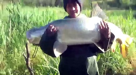 DERE YATAĞINDA DEV GİBİ BALIK YAKALADI