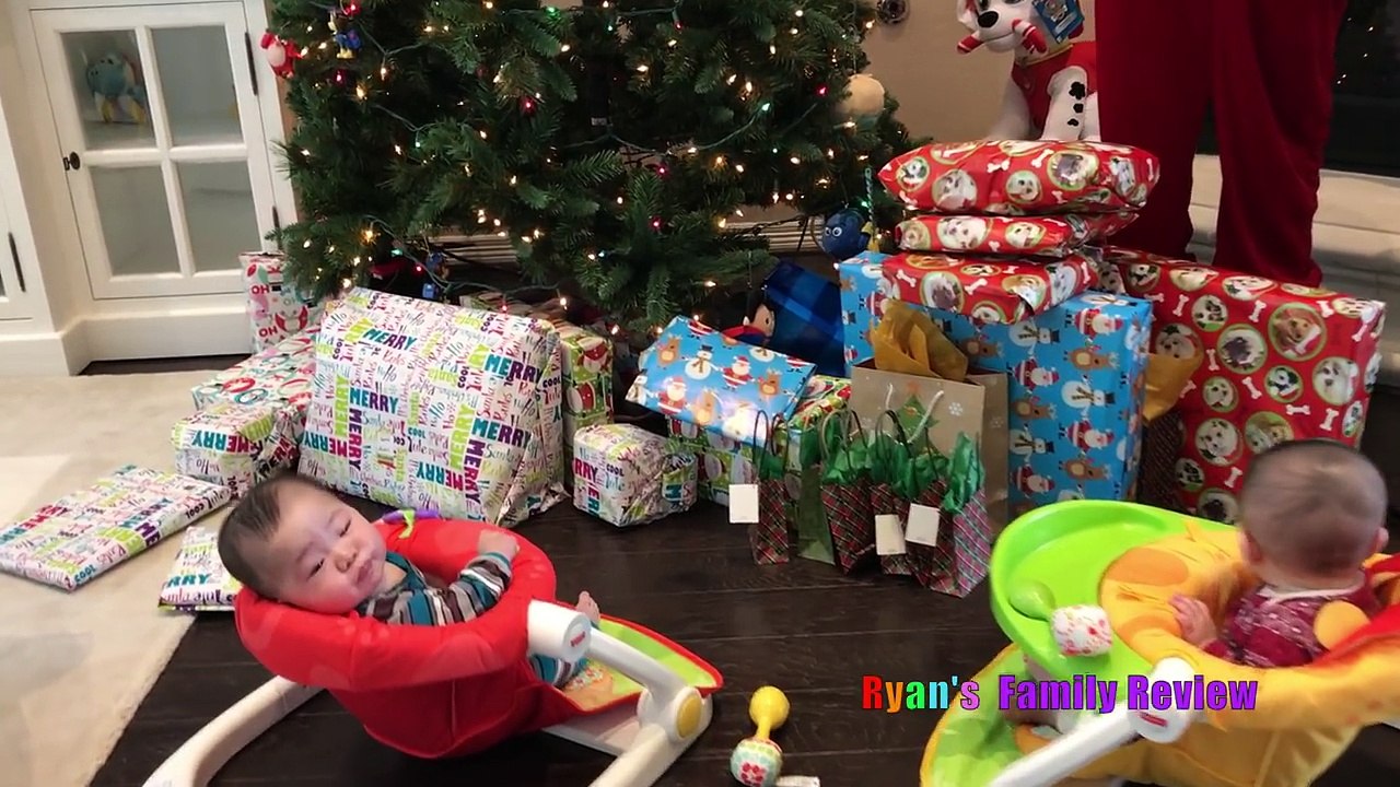 Twins Baby's First Christmas Morning 2016 Family Fun Games Ryan's Family Review