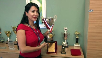 128 Erkek Arasında Kadın Teknik Direktör Birinci Oldu