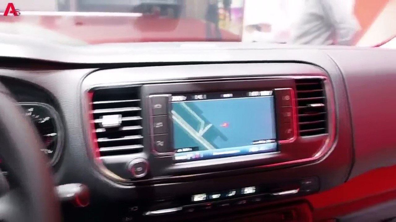 2017 Toyota ProAce Verso - Exterior and Interior Walkaround