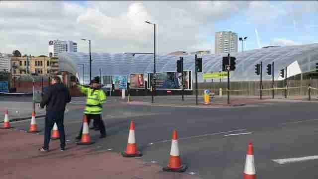 Un terrorista suicida causa 22 muertos, entre ellos niños, en Manchester