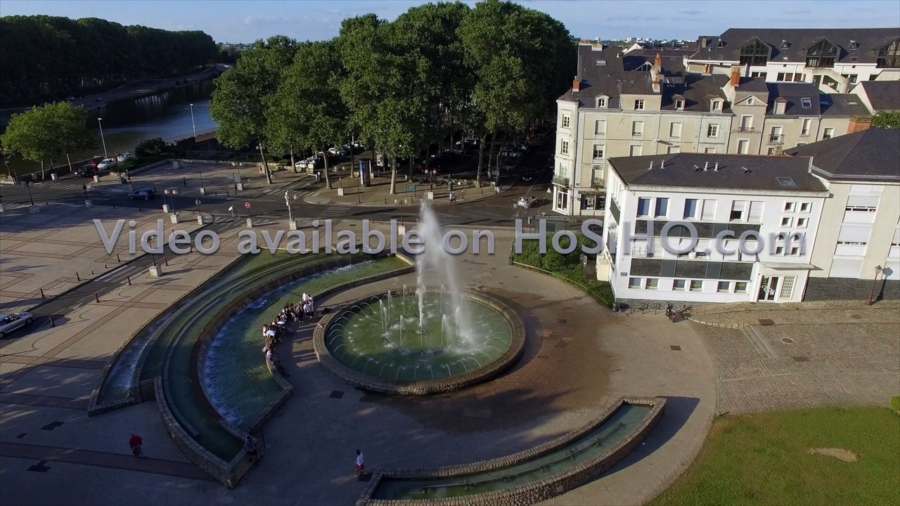 ANGERS ET SA CATHÉDRALE SAINT MAURICE VU PAR DRONE EN ÉTÉ 2
