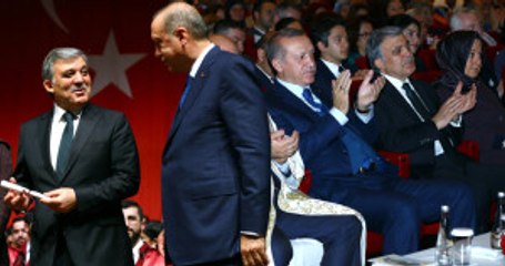 Mezuniyet Töreninde Dikkat Çeken Kare: Erdoğan ile Gül Yan Yana Oturdu