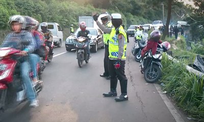 Uji KIR Angkot Bermasalah - Berkas Kompas