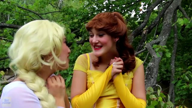 Frozen Elsa & Spiderman POOL KISS! w_ Pink Spidergirl Joker Anna Catwoman PRANK! Superhero Fun -)-cwIMf4nr