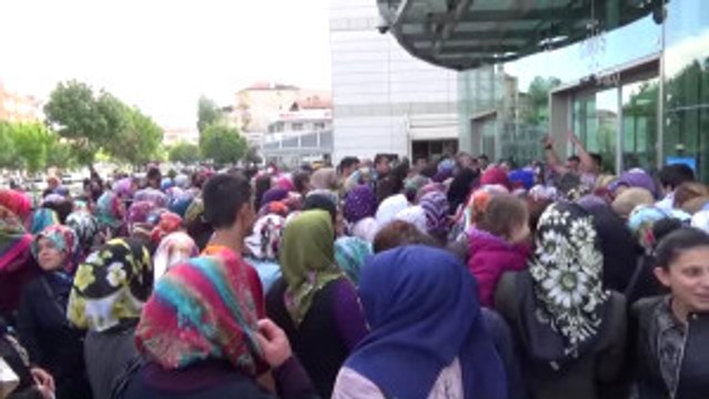 Bedava Halı Kampanyası Izdihama Yol Açtı