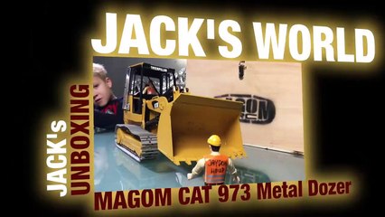 MAGOM HRC 973D Full metal Track Loader RTR Unboxing and 1st Test Drive by 5-year old boy-y7W3PVtX