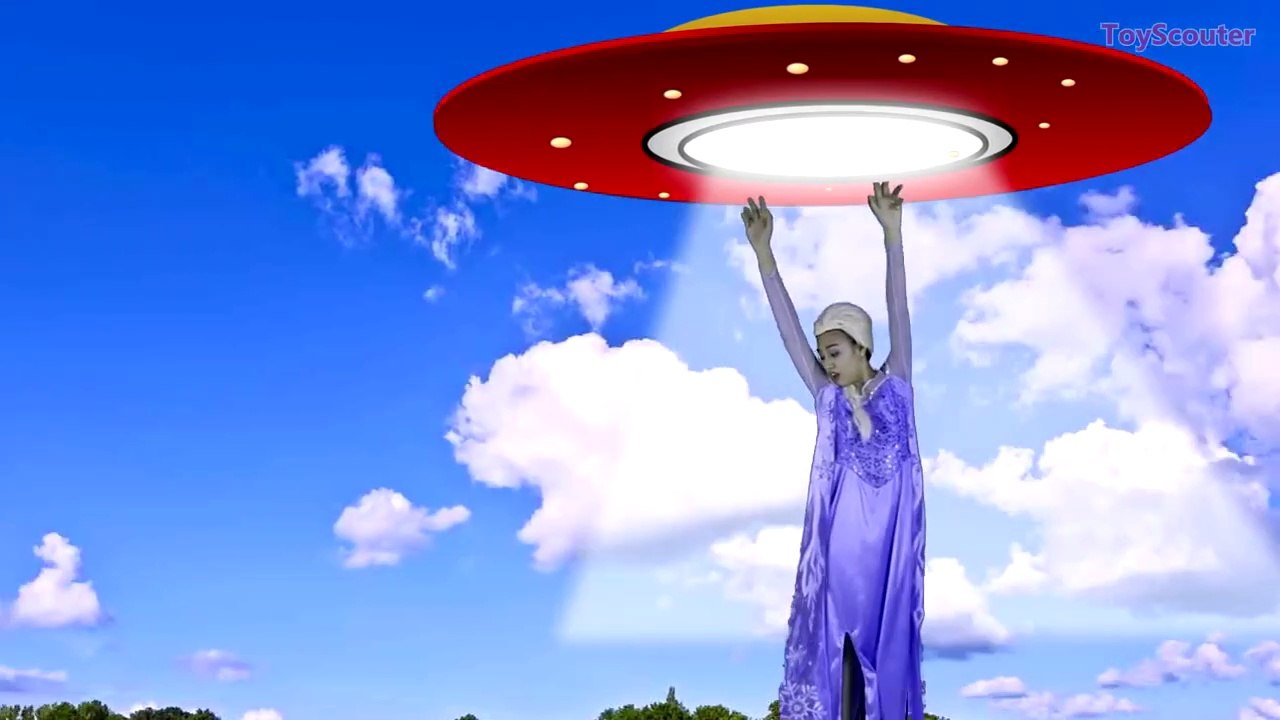 Frozen Elsa Abducted by ALIEN! w_ Spiderman, Spidergirl & Hulk FUNNY Superhero in Real Life-T6o5