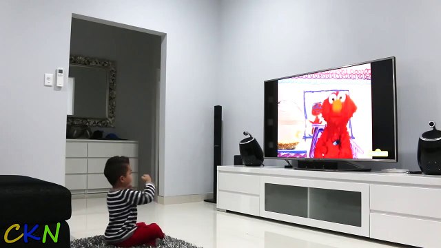 Watching Elmo's World on TV Suddenly Elmo Appears To Surprise Ckn Toys-eQXAEoCTj