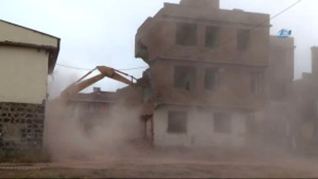 Alipaşa ve Lalebey'de Kentsel Dönüşüm Kapsamında Yıkım Başladı