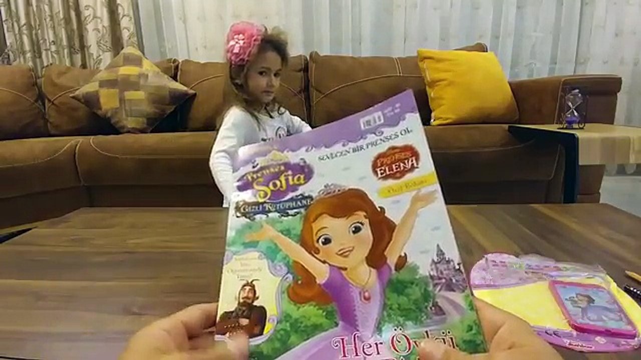 Prenses Sofia dergisi açıyoruz. Eğlenceli çocuk videosu