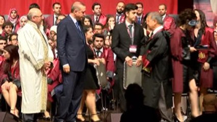 Abdullah Gül'ün Gelini de Tıp Fakültesi'nden Mezun Oldu