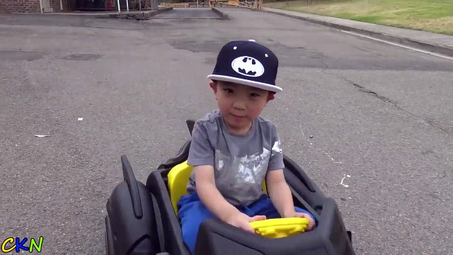 New Batman Batmobile Battery-Powered Ride-On Car Power Wheels Unboxing Test Drive With Ckn Toys-bi_f