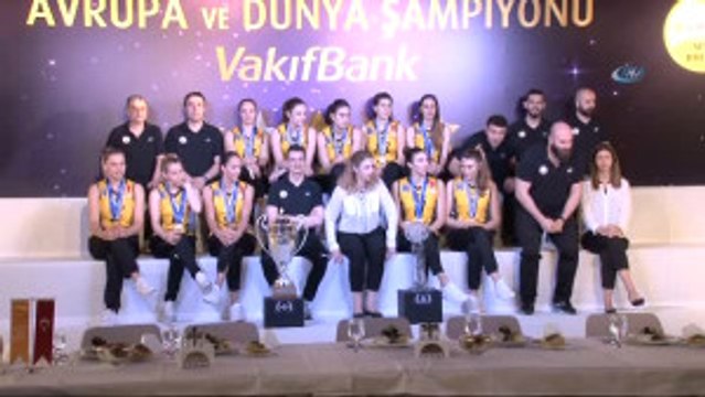 Avrupa ve Dünya Şampiyonu Vakıfbank, Basınla Buluştu