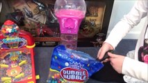 Feeding Pet Dinosaurs & Sharks Candy Gumballs from Hello Kitty Gumball Machine-yh