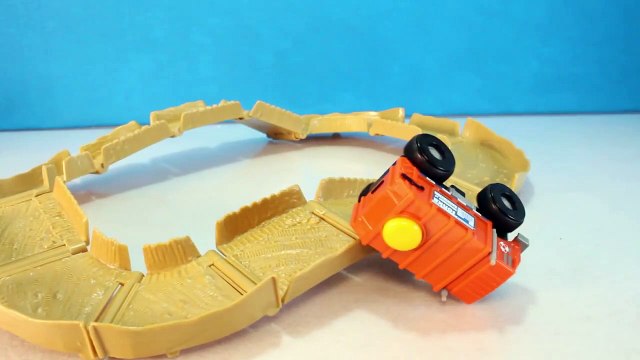 BLAZE AND THE MONSTER MACHINES Trucks Coaches Tonka Climb Overs Treader in Monster Truck Race-PMnC