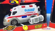 FAST LANE ACTION WHEELS AMBULANCE AND POLICE CRUISER STORY WITH GEORGE PIG AND SANTA CLAUS -UNBOXING-uqCRnrB