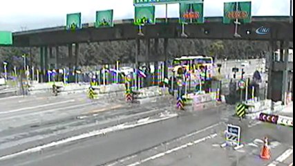 İnatçı Sürücülerin Gişede Sıkışma Anı Kamerada