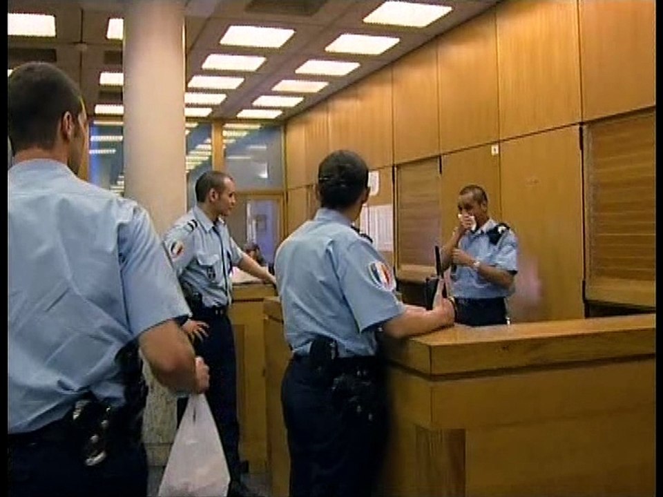 Flic de France (Identité culturelle, Banlieue, Police, Intégration)