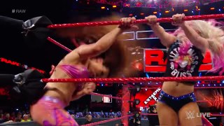 Alexa Bliss wields a kendo stick against Mickie James - Raw, 22.05.2017