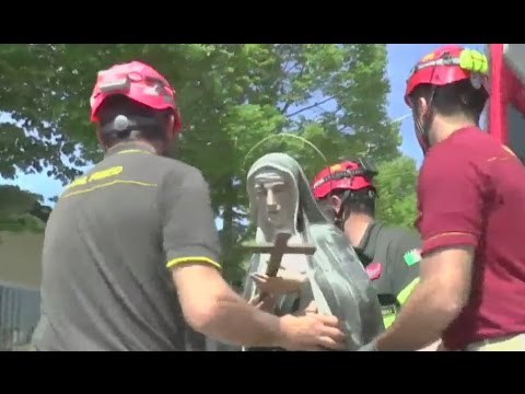 Pievebogliana (MC) - Terremoto, salva la statua della Madonna nella Chiesa del Rosario (23.05.17)