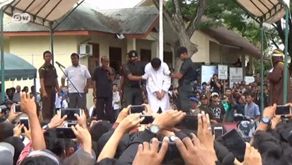 Polícia indonésia pune dois homens por manterem relação sexual