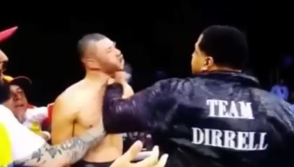 Un boxeur se fait frapper après la cloche, son entraineur le venge en frappant son adversaire !