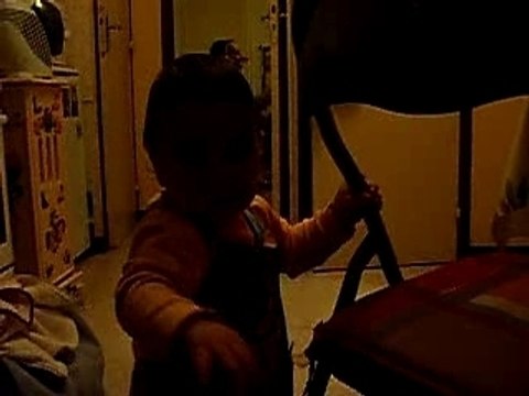 Je marche à 4 pattes!