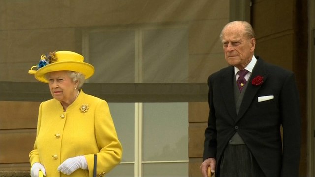 La reine Elizabeth II observe une minute de silence pour les victimes de Manchester