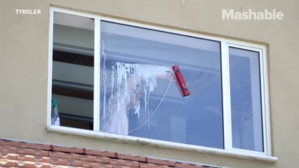 Clean both sides of the same window with this ingenious magnetic glider