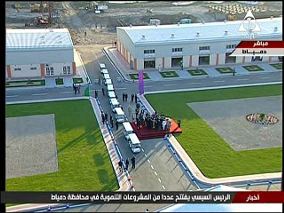 السيسى لأحد الشباب: انا أكتر واحد محتاج الدعاء فى مصر