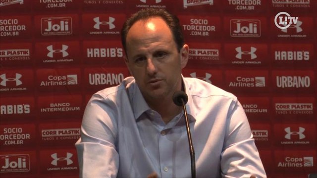 Vaias para Cueva? Ceni fala sobre reações diferentes da torcida e explica substituição