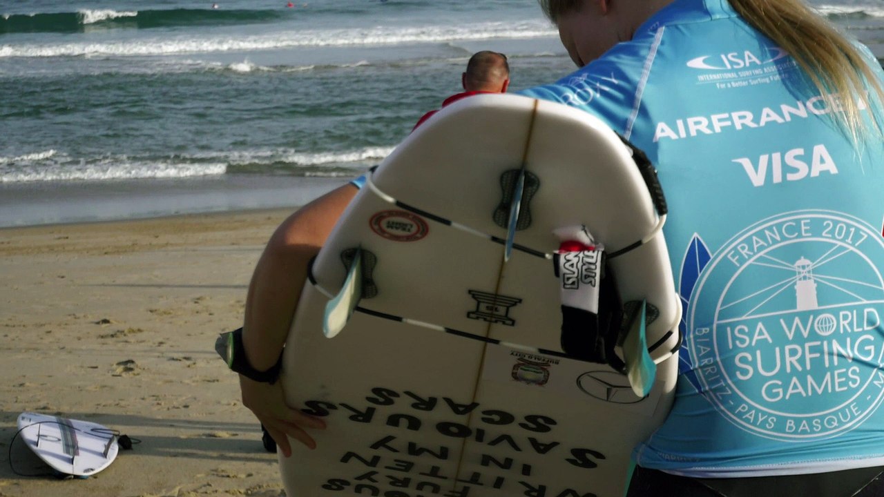 Adrénaline - Surf : Le surf féminin dans toute sa grâce aux mondiaux de Biarritz