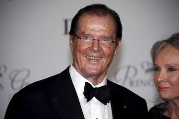 Celebs pay tribute to former James Bond actor Roger Moore