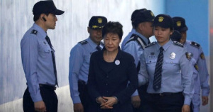 Güney Kore'nin Eski Devlet Başkanı Yolsuzluktan Hakim Karşısında