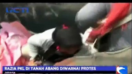 Download Video: Razia PKL di Tanah Abang Diwarnai Protes Pedagang