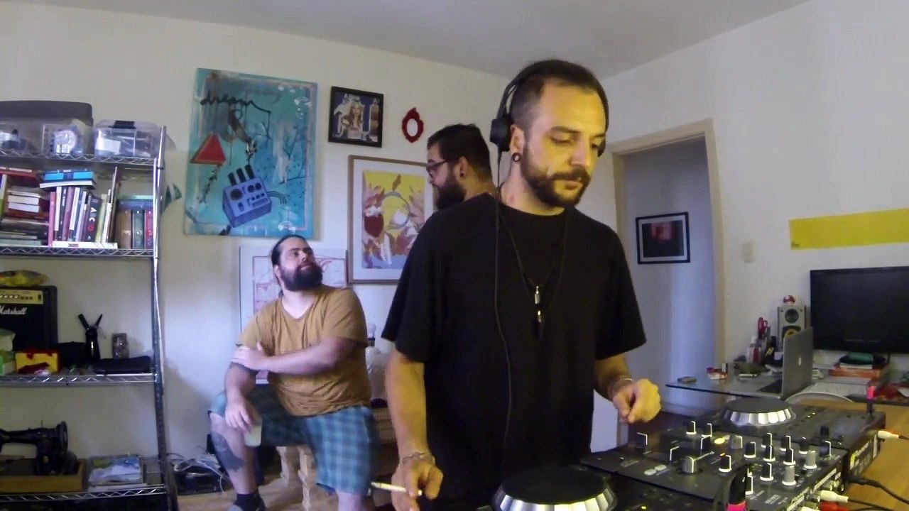 Andrevictor DJ Set - Quarto/Fresta