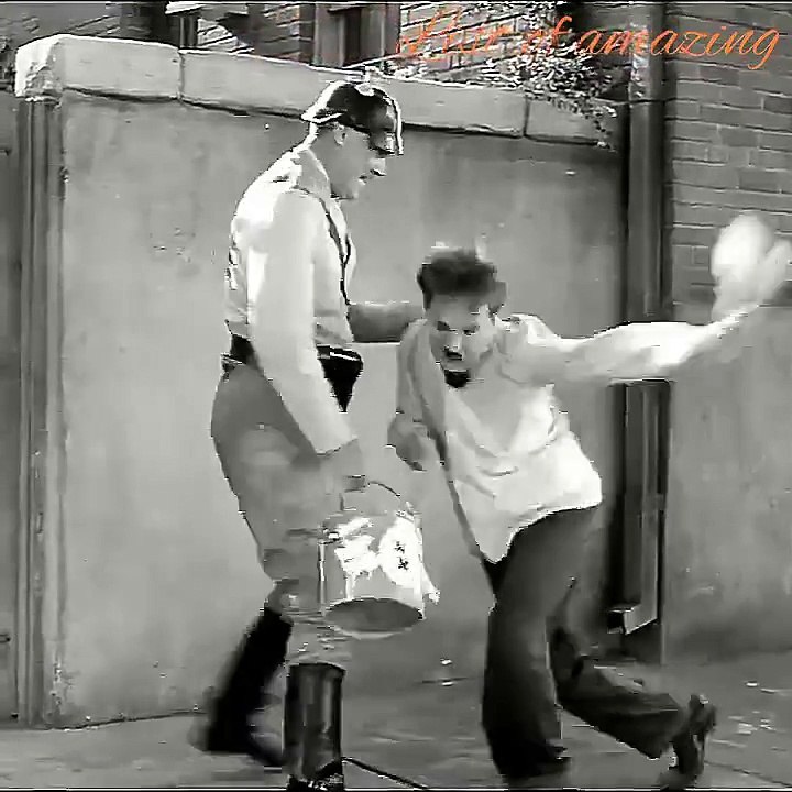 LooL-Charlie chaplin fighting with cops... - Charlie World Fun