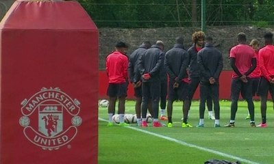 Bom di Manchester, "Setan Merah" Mengheningkan Cipta