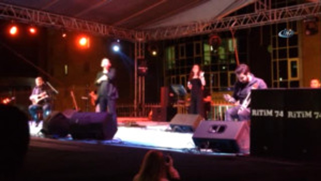 İmera Konserinde Sürpriz Evlenme Teklifi