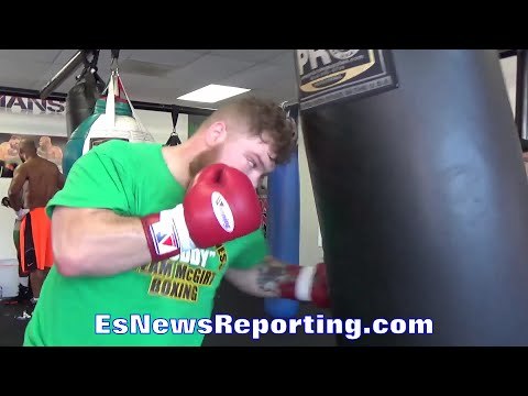 Joey Dawejko LANDING SWIFT COMBINATIONS ON PUNCHING BAG - EsNews Boxing