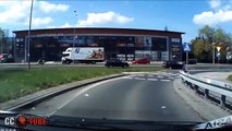 Idiot Drivers on Dashcam - New Car Funny Videos 2017, Driving Fails Vehicles in Traffic #585