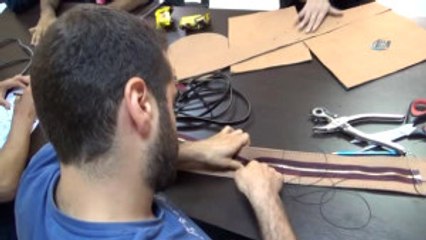 Engellerini Deri Atölyesinde Aşıyorlar