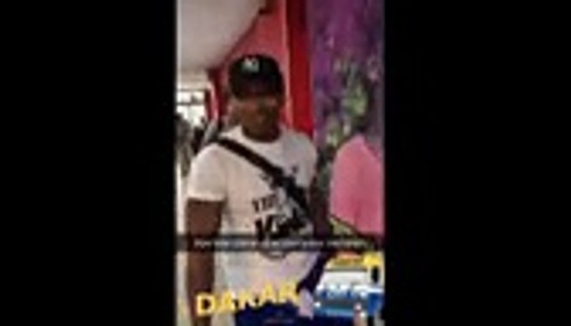 Wally Seck et El Hadj Diouf en toute complicité à l’aéroport ! Regardez.