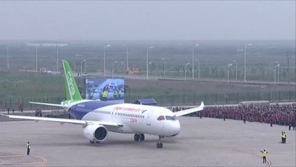 الصين تقتحم سوق الطيران التجاري بطائرتها الجديدة